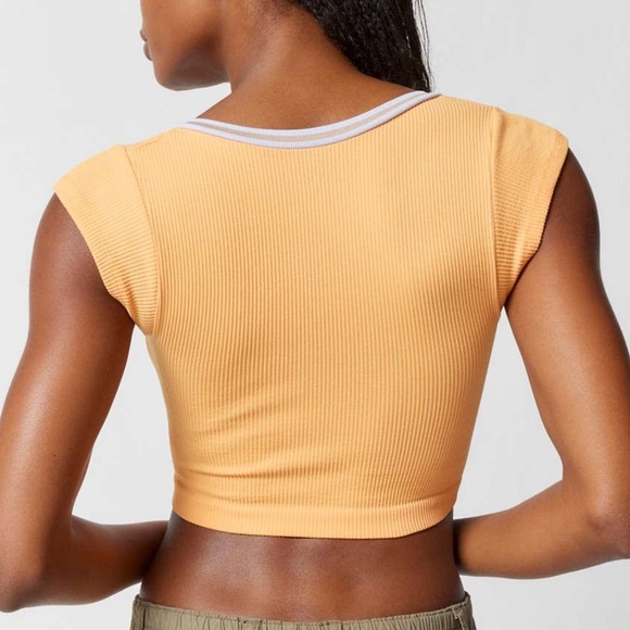 Urban Outfitters Out From Under Go For Gold Seamless Ribbed Cap Sleeve Crop Top - Picture 4 of 9
